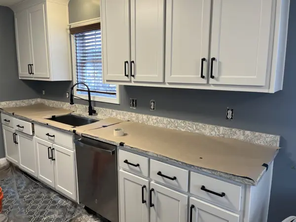 Before: no backsplash